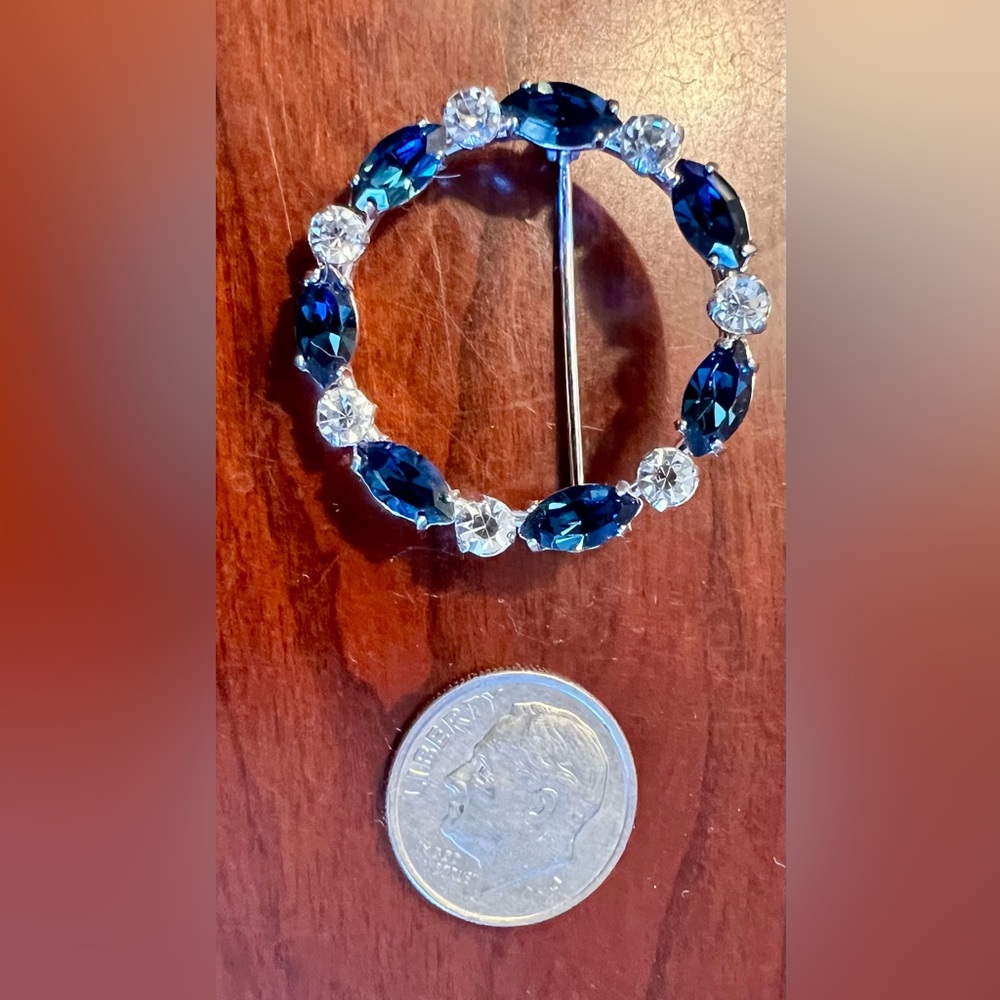 Vintage Krementz Silver Tone Blue and Clear Rhinestone Circle Brooch - Picture 3 of 3